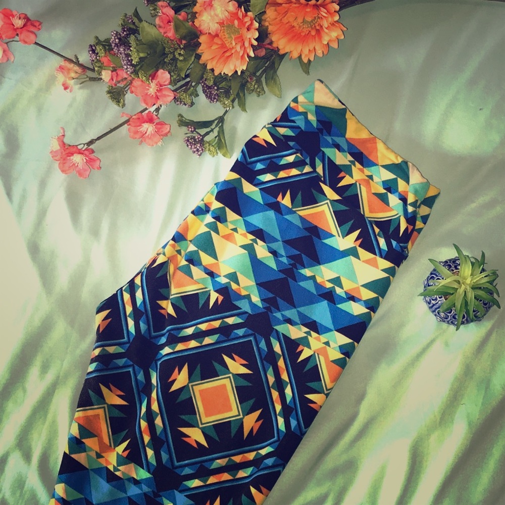 LuLaRoe Tribal Legging (Tall & Curvy)